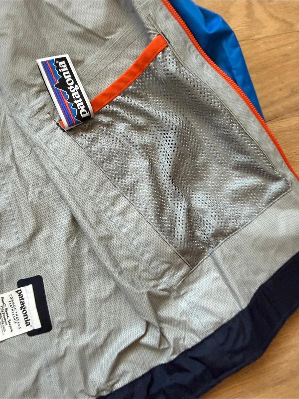 Patagonia Blue/Navy Boys' Torrentshell Rain Jacket with Orange Zipper Sz M (10)